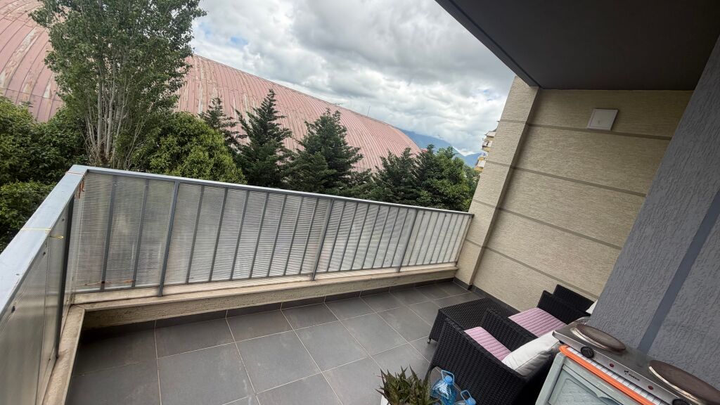 Apartament per shitje. Zone Elitare ne Tirane, perballe Parkut Olimpik, prane Liqenit Artificial