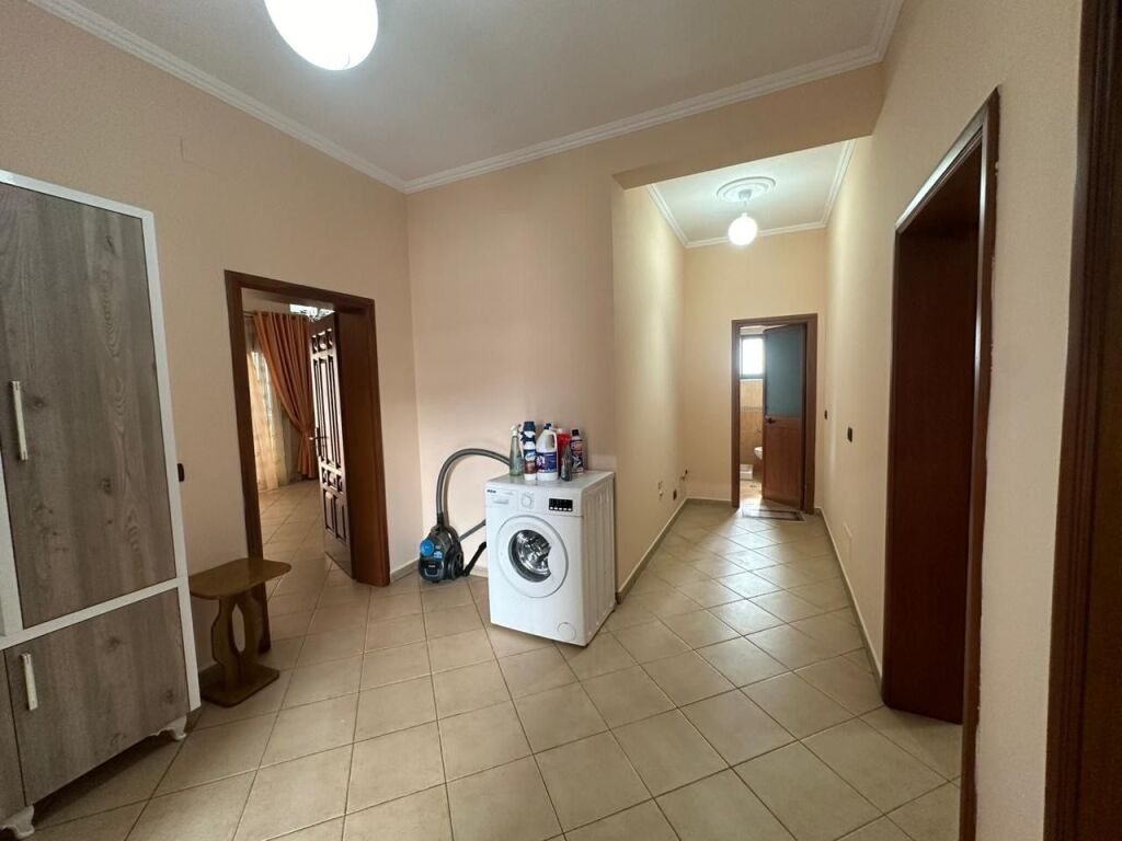 Piano villa in affitto a Allias (2+1)