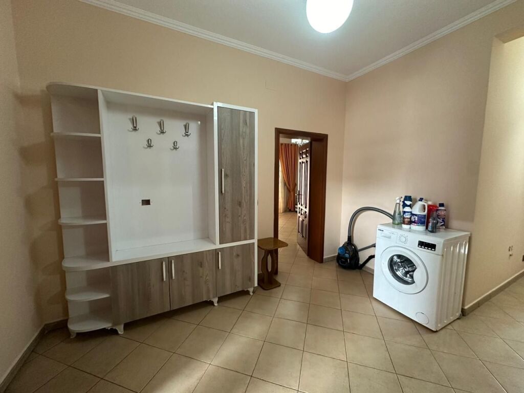 Piano villa in affitto a Allias (2+1)