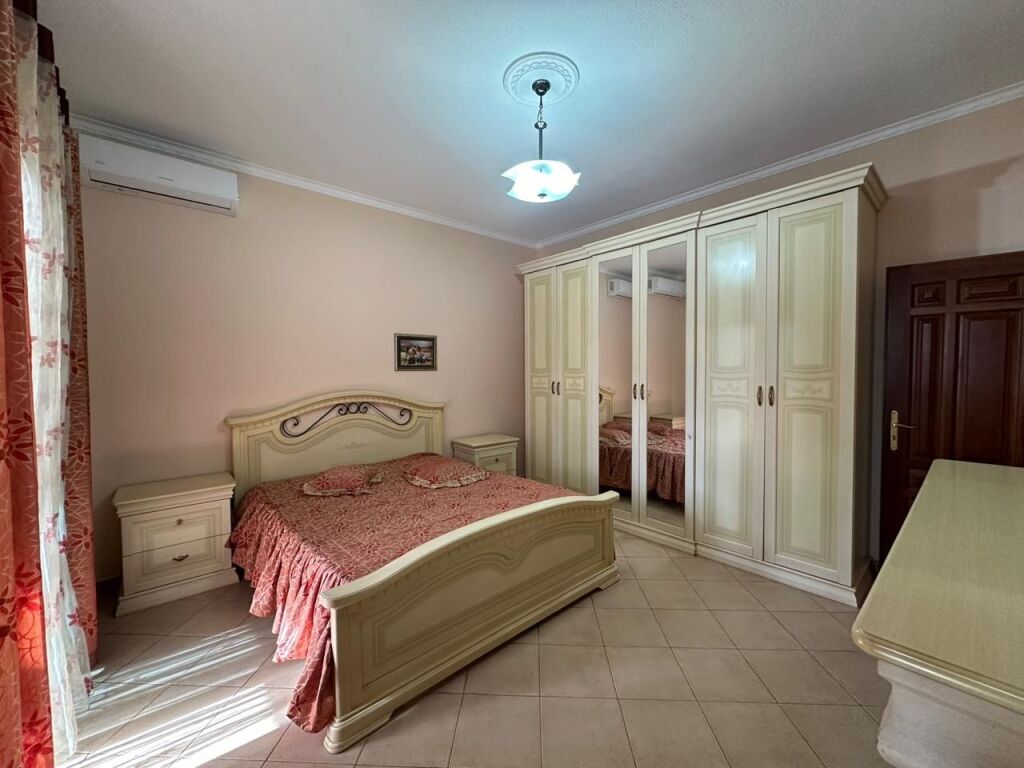 Piano villa in affitto a Allias (2+1)