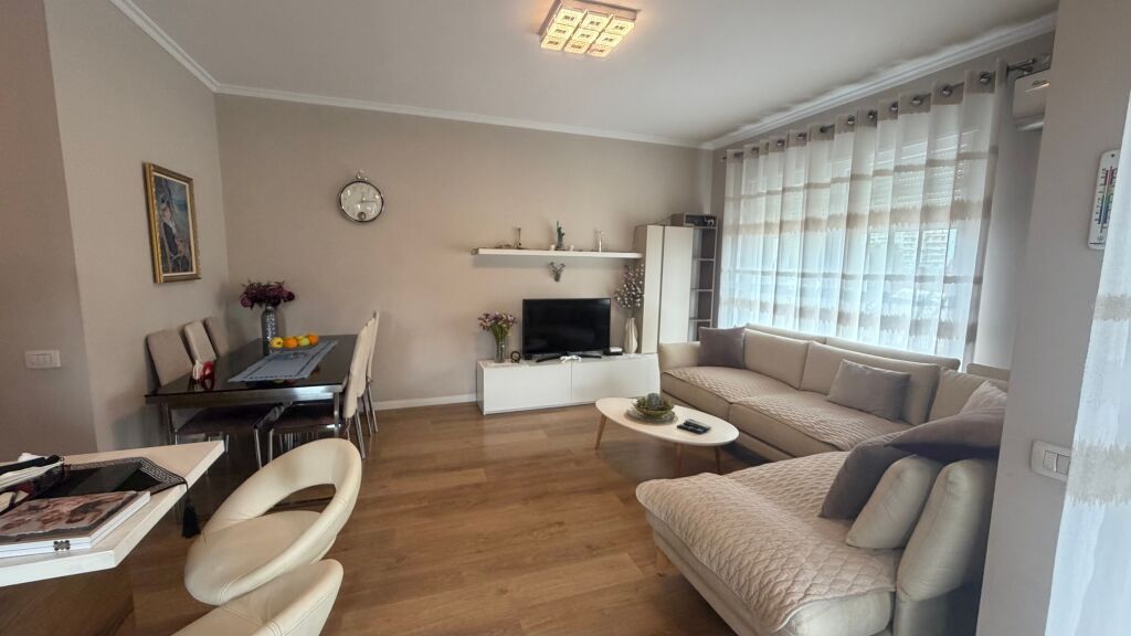 Apartament per shitje. Zone Elitare ne Tirane, perballe Parkut Olimpik, prane Liqenit Artificial