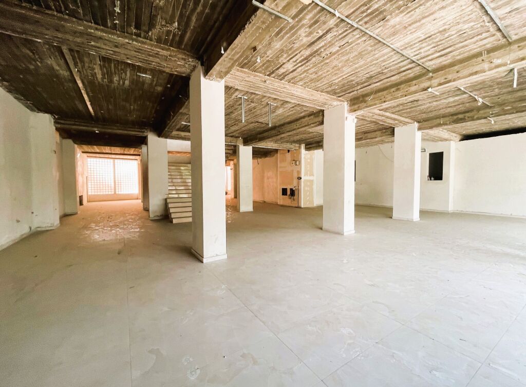 🏢Commercial Space for Rent at the Commune Overpass🔥