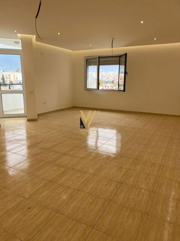 OFFICE 190 M2 FOR RENT AT AIR ALBANIA 2,000 EURO