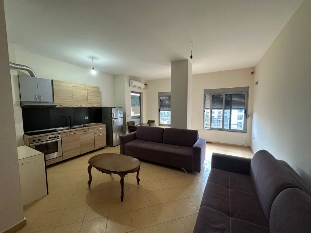 🏡 Appartamento 1+1 in Affitto 📍 Jordan Misja – 2 minuti da 313 🏢 3° piano con ascensore 📐 Superficie: 60 m² 💶 Prezzo: 400€ / mese (leggermente trattabile)