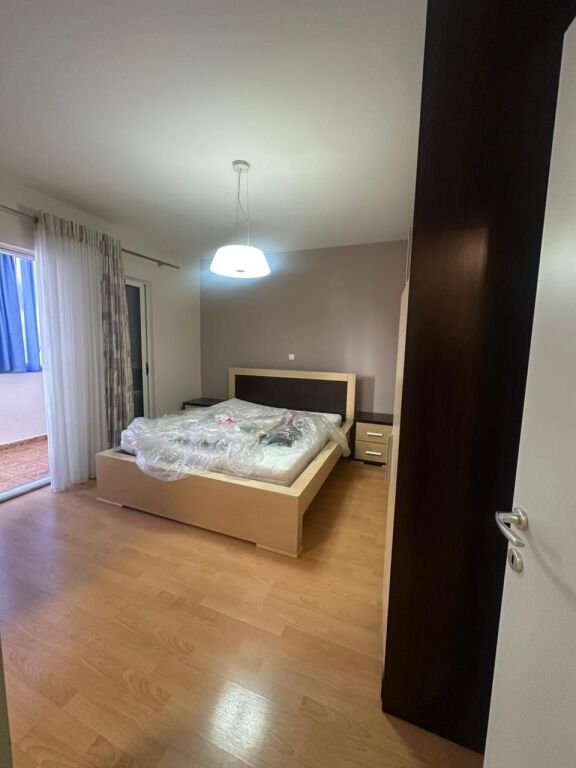 Jepet me qira apartament 2+1+2
