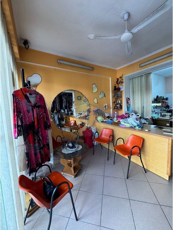 Shitet,Ambient Biznesi,Rruga 4 Dëshmorët, Tiranë