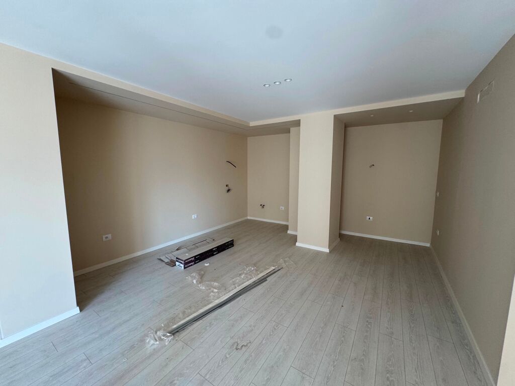 Shitet Apartament 3+1+2 Zogu i zi