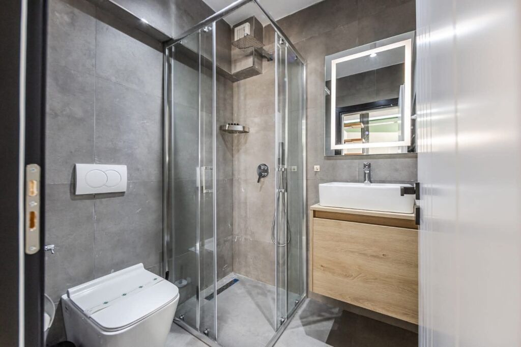 Duplex for sale at Shkëmbi i Kavajës – a few steps from the sea