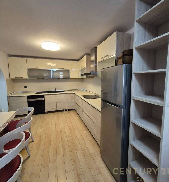 Shitet apartament 2+1 te Shkolla e Baletit!