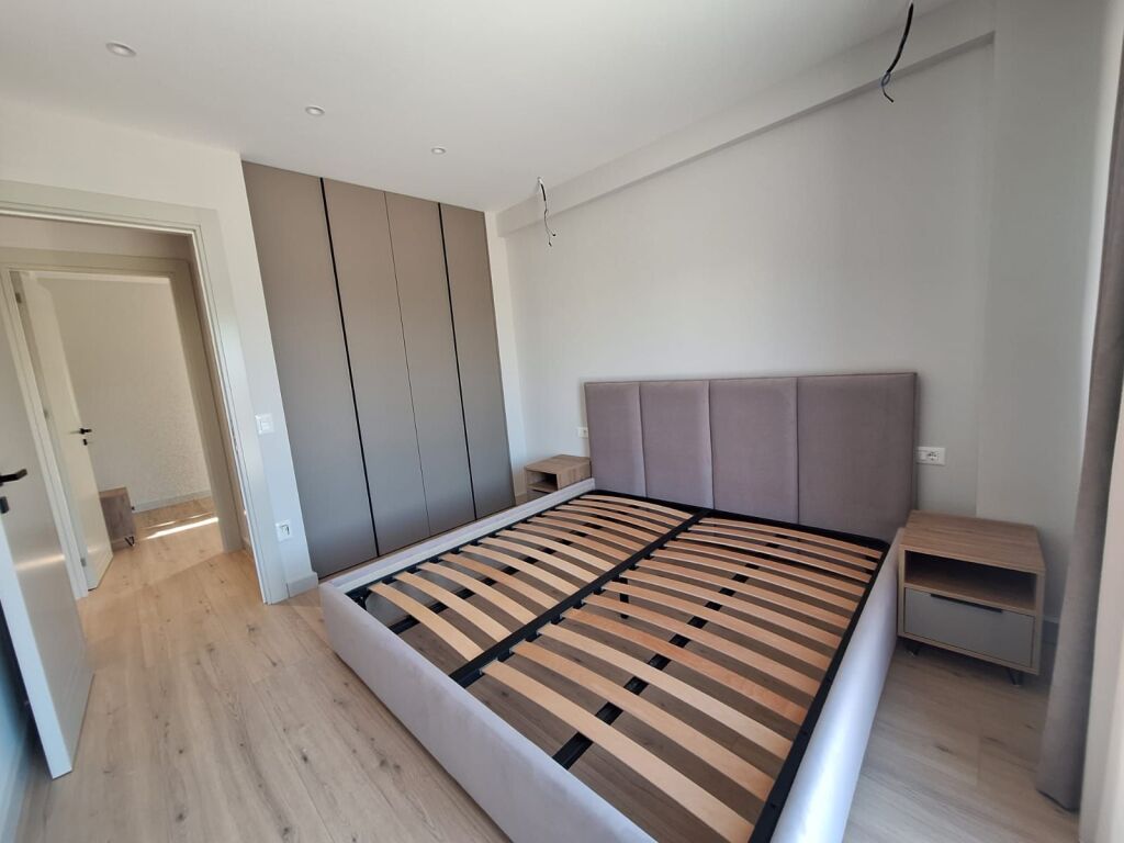 Shitet Apartament 2+1+1 te Liqeni i Thatë