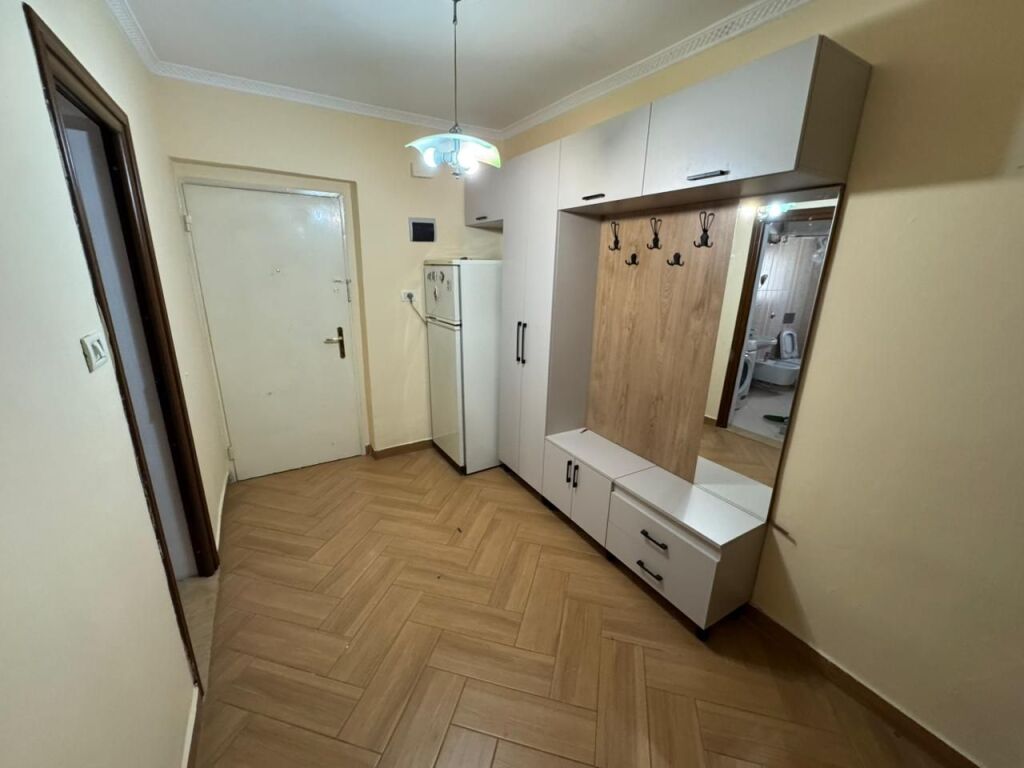 Qera Apartament 1+1 📍Rruga Mine Peza prane Zogut te zi Pallat ekzistues kati 4  Cmimi 550 euro ne muaj