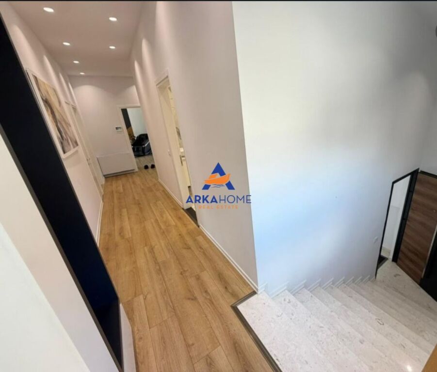 JEPET ME QERA VILE 200M2 "SECRET GARDEN, TEG" 1500 EURO
