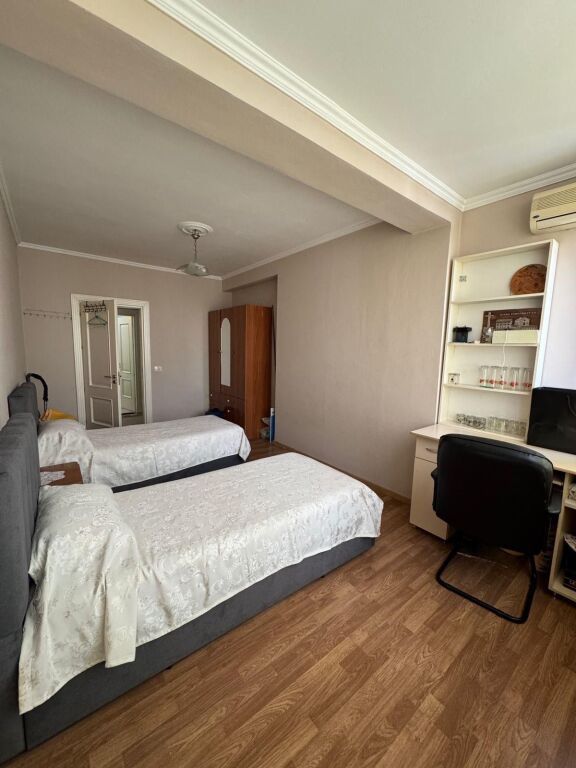 Shitet Apartament 3+1+2
