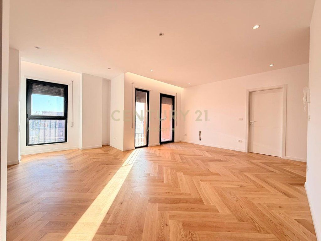 APARTAMENT 2+1 + POST PARKIMI PER SHITJE TEK SHKOLLA E KUQE, TIRANE 261,300 € Sip. Totale  105m2