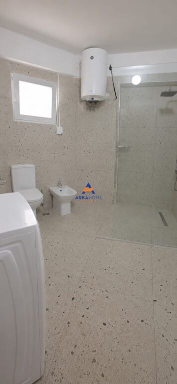 PREMISES FOR RENT 120M2 "GARDA, TIRANA RE" 1000 EURO