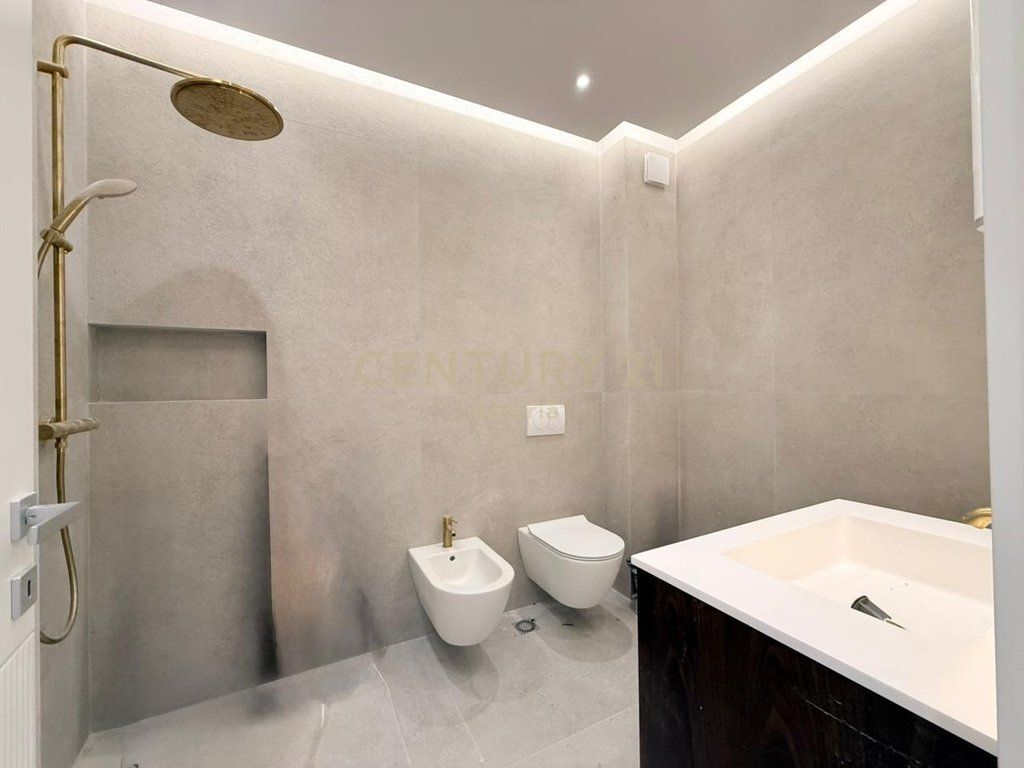 APARTAMENT 2+1 + POST PARKIMI PER SHITJE TEK SHKOLLA E KUQE, TIRANE 261,300 € Sip. Totale  105m2