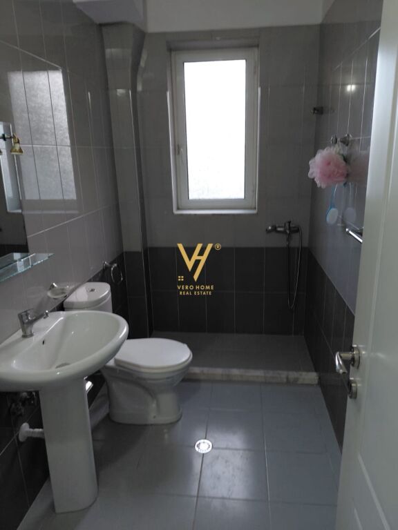 JEPET APARTAMENT 2+1+BLK ME QERA TEK ALI DEMI 52.000 LEKE