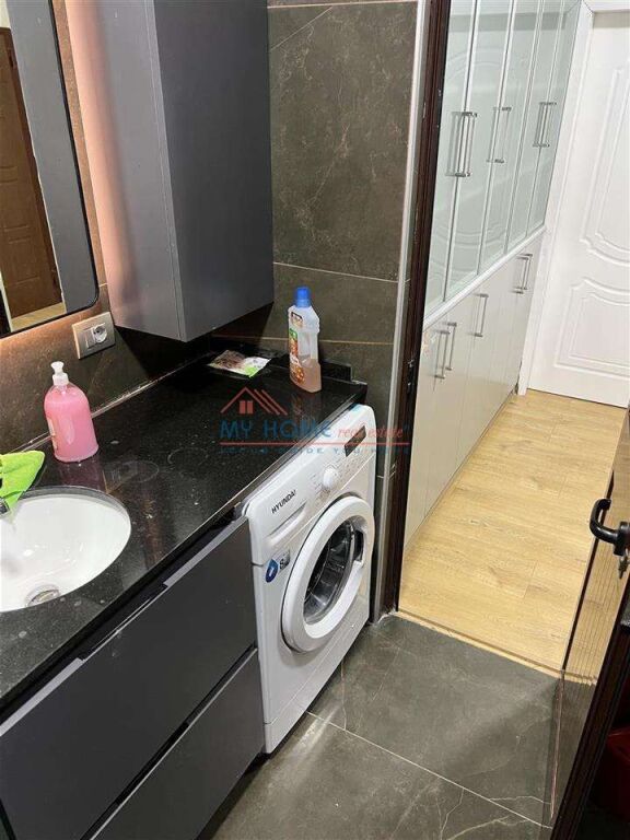 Apartament 1+1 me qera 21 Dhjetori ne Tirane