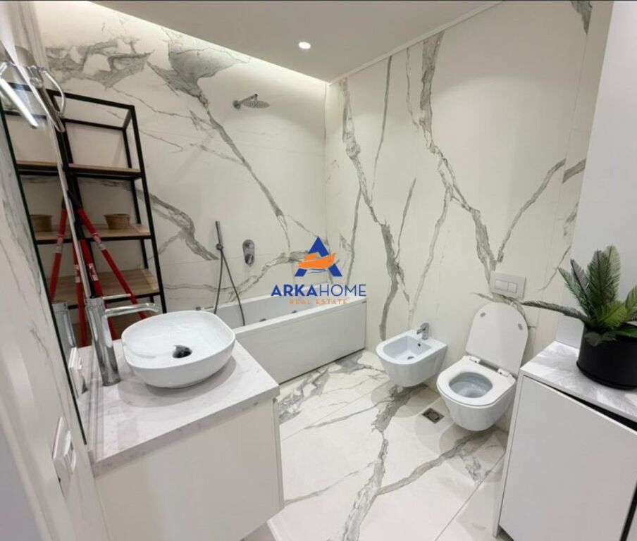 JEPET ME QERA VILE 200M2 "SECRET GARDEN, TEG" 1500 EURO