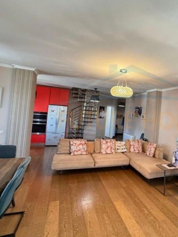Shitet, Apartament 2+1, Pallati me Shigjeta, Tirane