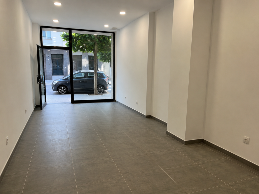 🏢 Shop for Rent on Myslym Shyri Street