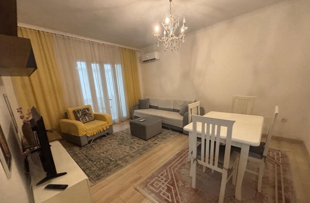 JEPET APARTAMENT ME QERA 1+1 RRUGA E DURRESIT