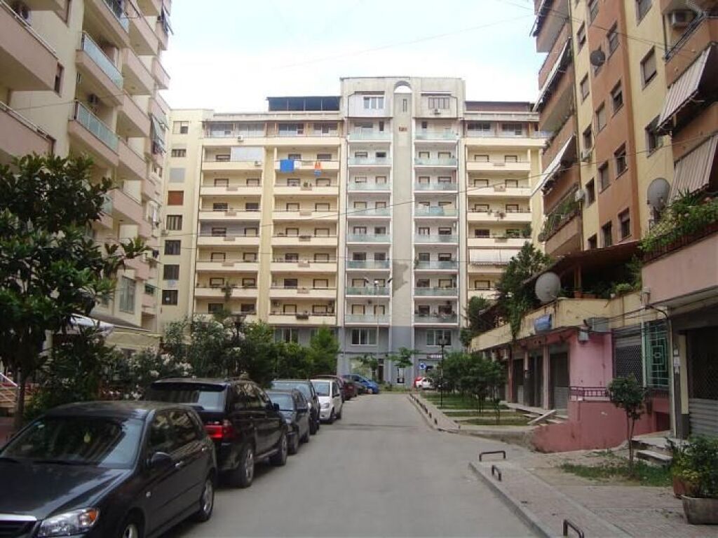 JEPET ME QERA APARTAMENT 1+1 "KOMUNA E PARISIT" 700 EURO