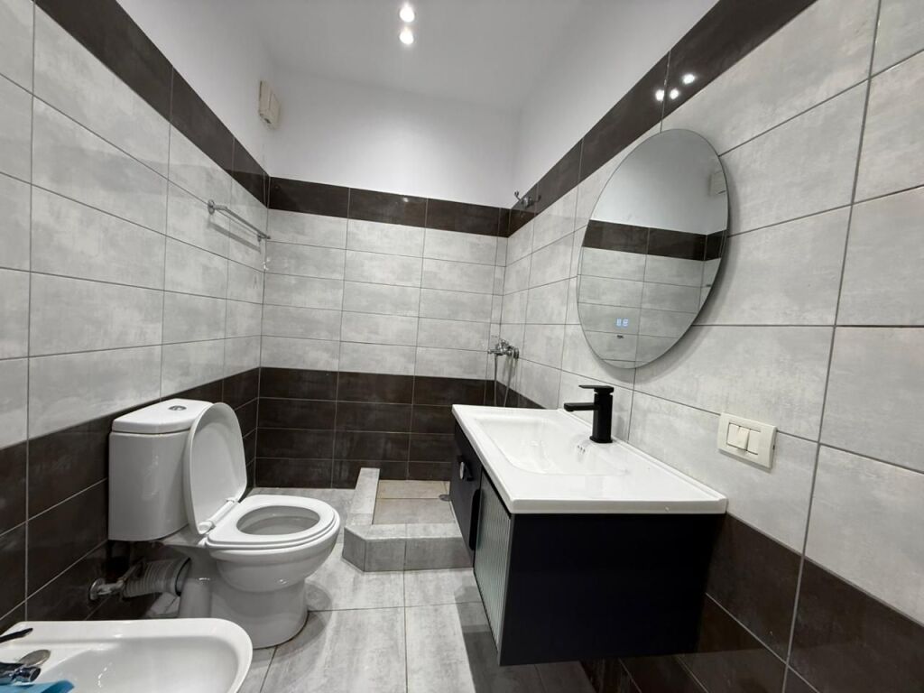 Shitet Apartament 1+1 , Astir