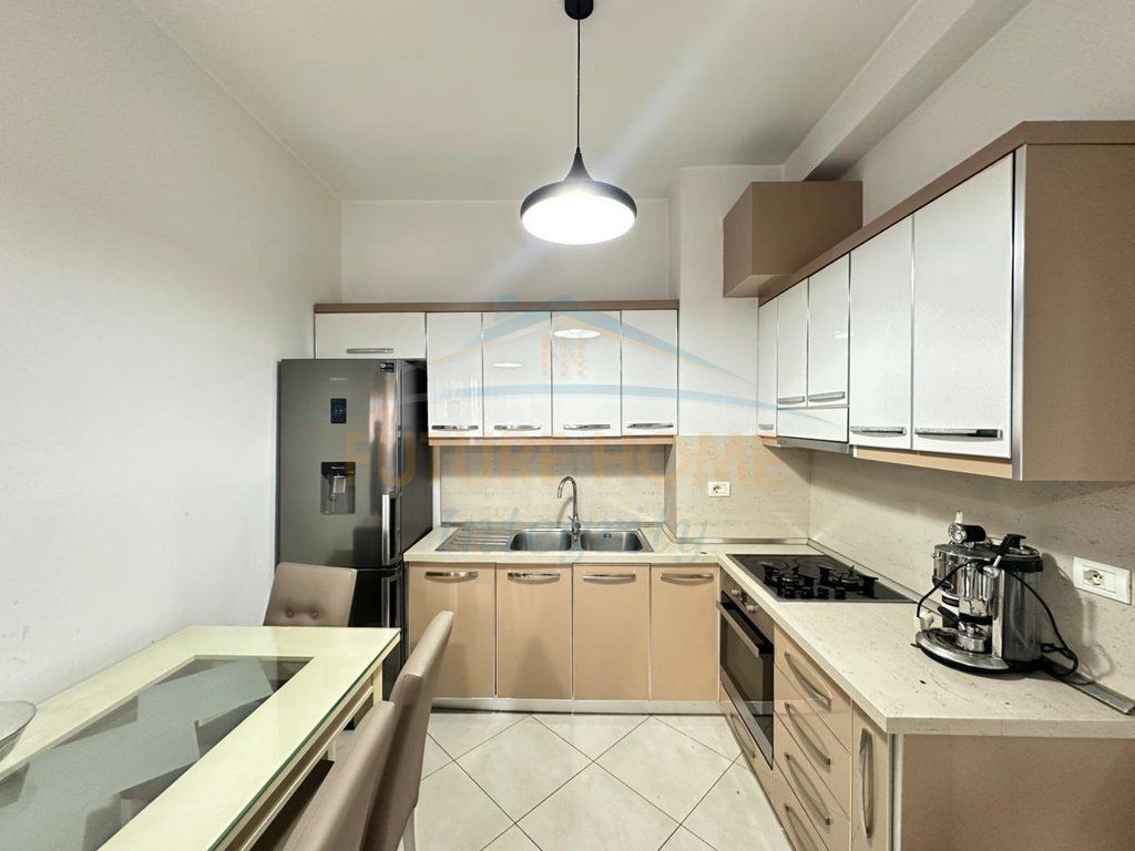 Rent, Apartment 2+1+2+Parking Space, Paris Commune, Tirana. 750 €