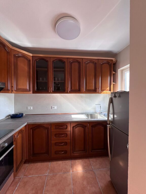 🏢Pas Ambasades Amerikane,jepet me qera apartament 2+1,i mobiluar 80,000Leke