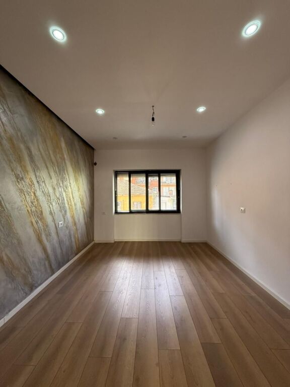 Rent | Ambjent Biznesi | Blloku | 950 €/month