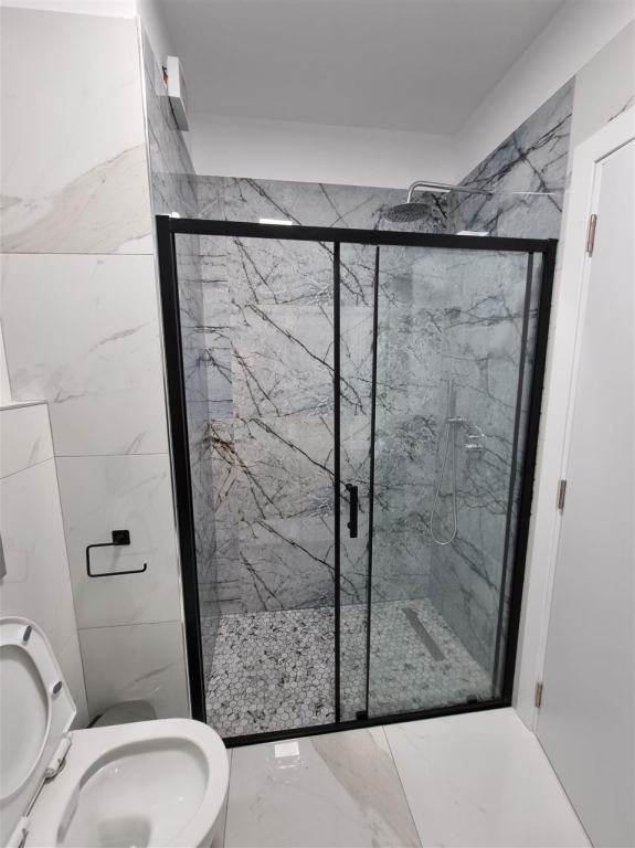 Rruga Kongresi i Manastirit,Kompleksi Zirkon jepet me qera apartament 2+1,i mobiluar. 800Euro (Bruto)
