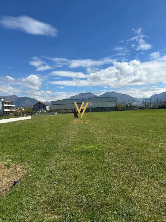 SHITET TOKE ARE 4.200 M2 NE KAMEZ 290.000 EURO