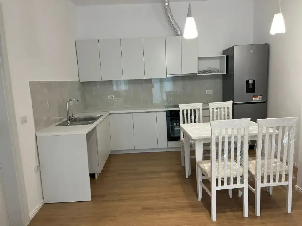 Qera | Vilë 1 + 1 | Ali Demi | 450 €/muaj
