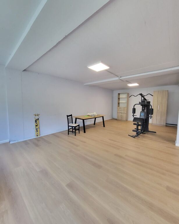 🏡 Jepet me qira vilë premium tek Liqeni i Thatë  Ideale për banim ose aktivitet biznesi