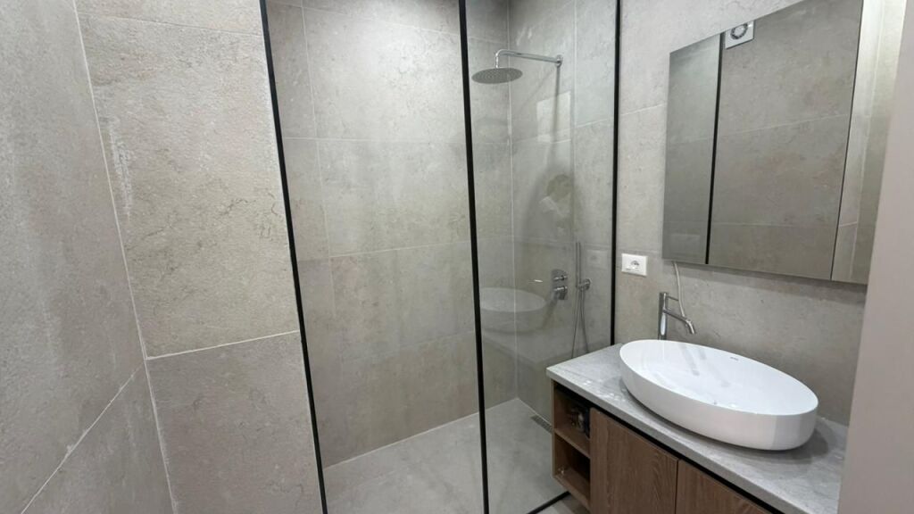🏡 Shitet Apartament Modern 2+1 tek 21 Dhjetori