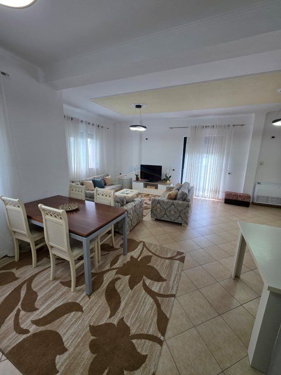 Qera, Apartament 3+1+Post Parkimi, Sauk,Tiranë