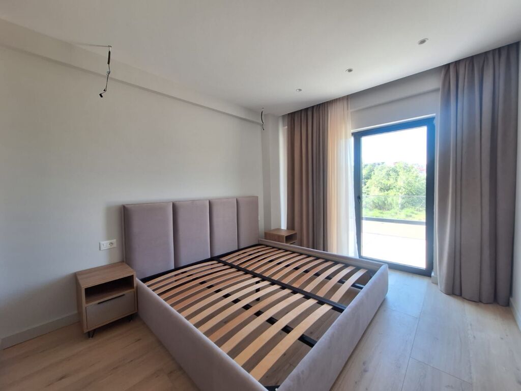 Shitet Apartament 2+1+1 te Liqeni i Thatë