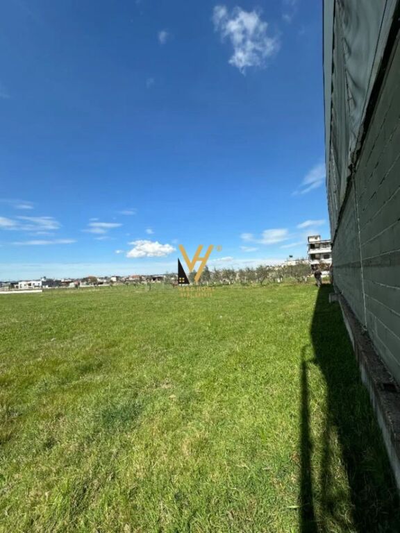 SHITET TOKE ARE 4.200 M2 NE KAMEZ 290.000 EURO