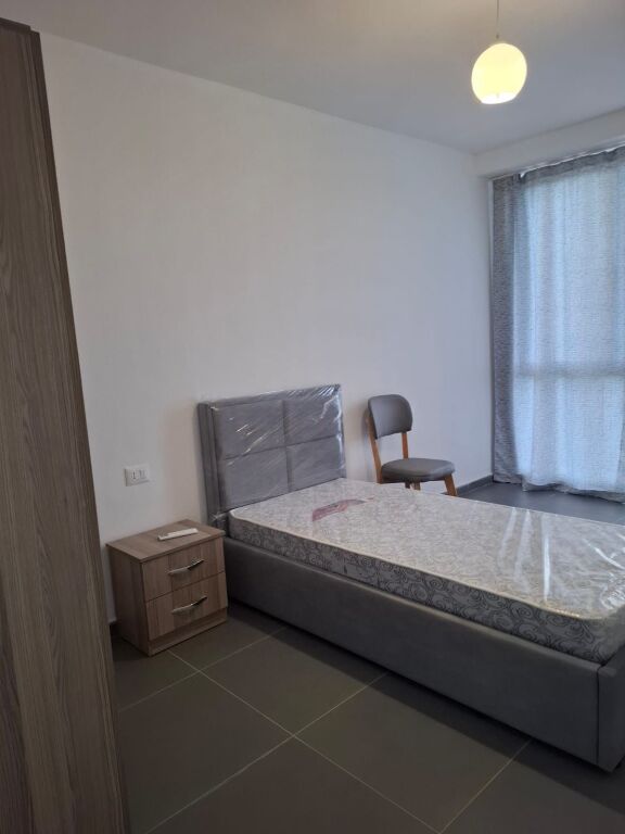 3+1,i mobiluar,5 maji afer pallateve te bashkise,650 mije leke