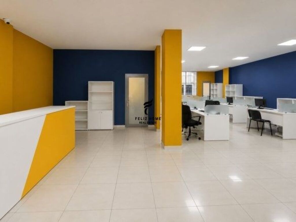 SHOP FOR RENT 200 M2 PARIS COMMUNE 400,000 LEKE FH-74316