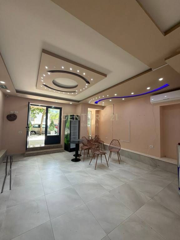 PEDIATRIA, PREMISES FOR RENT FOR BAR! 700 € /Month Total Area 75m2 Internal Area  