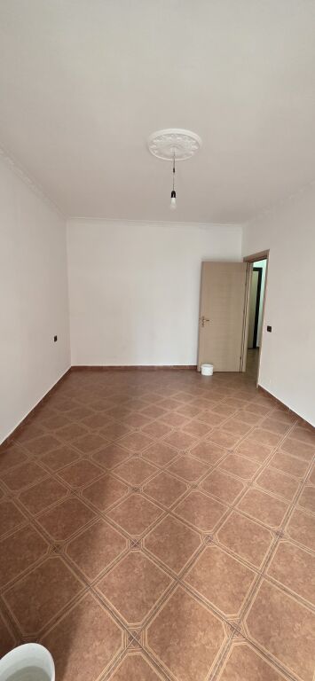 1+1, empty apartment with elevator, Yzberisht, 300 thousand lek