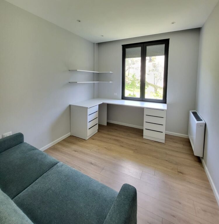 🏡 Vilë 3-Katëshe për Qira – Liqeni i Thatë, Tiranë
