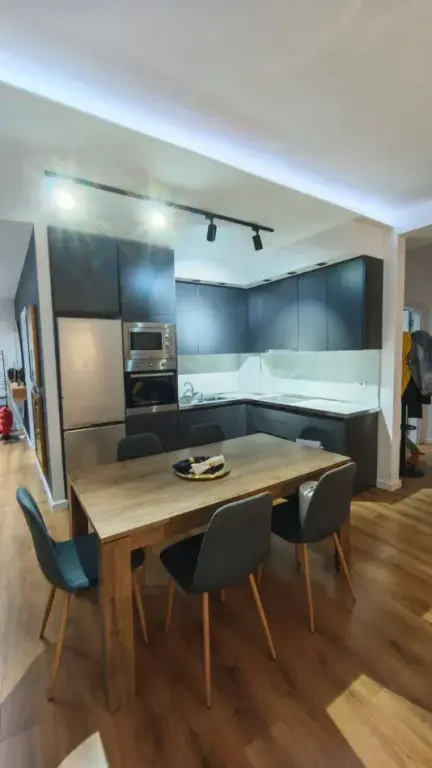 Affitto | Apartament 2 + 1+2| Komuna e Parisit | 950 €/mese