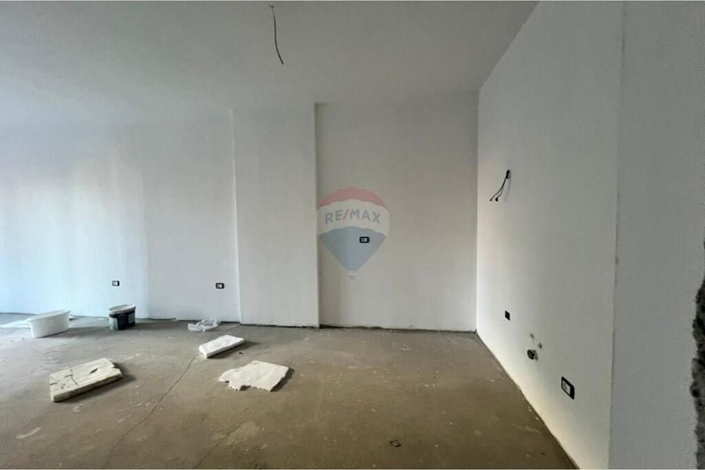 Apartament 1+1 ne shitje Rruga Kavajes