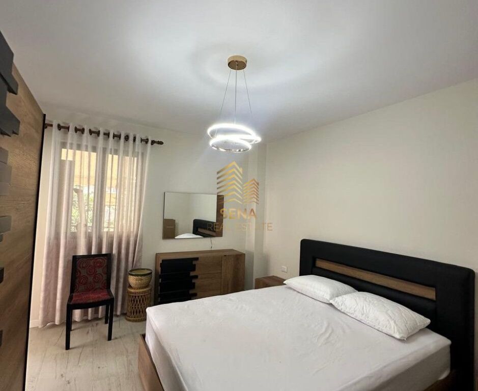 Qira, Apartament 3+1+2blk+2wc,Komuna Parisit, Prane Kristal Centre,1400 Euro/muaj
