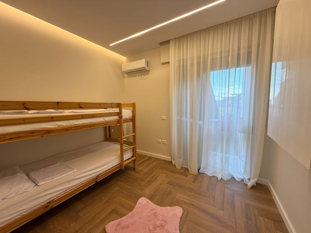 APartament me qera - Pazari  i Ri