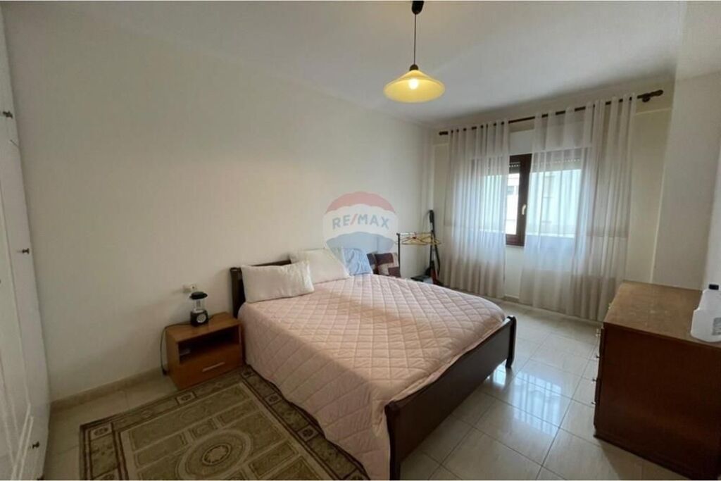 Apartament 1+1 me Qira tek Komuna Parisit