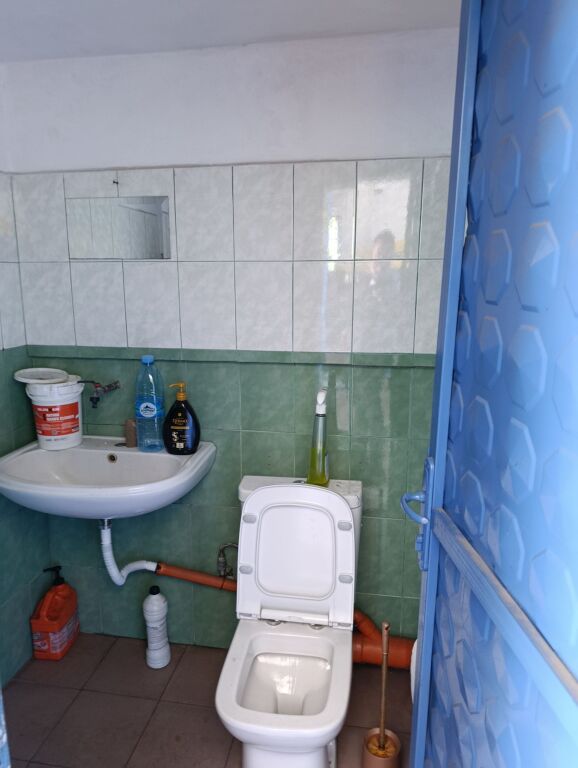 Rent | Ambjent Biznesi | Rruga Kryqi I Kuq | 1800 €/month